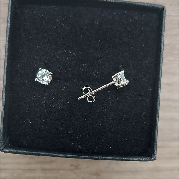 0.3 Carat Moissanite 925 Silver Sterling Simple Silver Stud Earrings - Picture 3 of 9